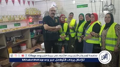 بيسابقوا علي فعل الخير.. شاهد فرحة تجهيز وجبات إفطار الصائمين بمطبخ الخليل في دمنهور