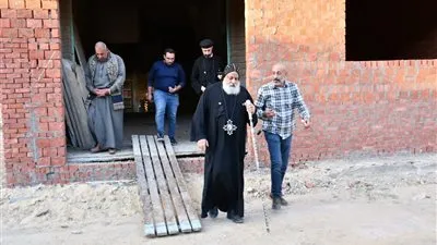 الأنبا ميخائيل يتفقد المشروعات التنموية والخدمية بإيبارشية حلوان