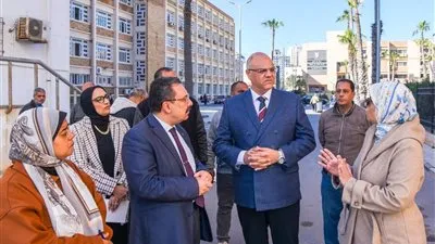 المهندس أيمن عطية محافظ الإسكندرية يبحث مع رئيس الجامعة توفير أماكن استراحة مستشفى الشاطبي 
