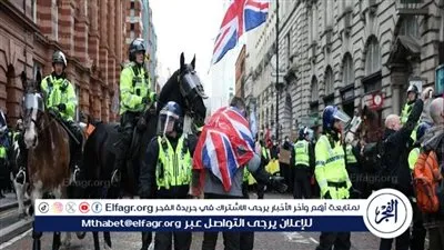 آلاف الأشخاص يتظاهرون ضد الهجرة في مانشستر واعتقالات وسط المشاركين