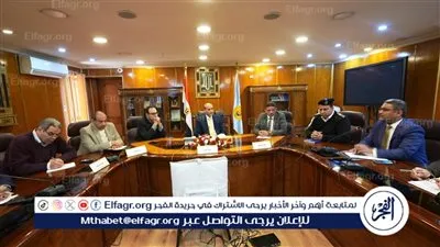 محافظ أسيوط يعقد اجتماعًا لبحث آليات التخطيط المروري وتطوير وتجميل الشوارع والميادين