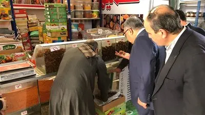 محافظ الدقهلية يتفقد معرض المحافظة الدائم بحي غرب لمتابعة توافر السلع وجودتها والالتزام بالأسعار 