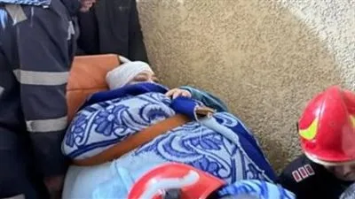 في دقائق معدودة.. الأمن ينقل سيدة غير قادرة على الحركة إلى المستشفى