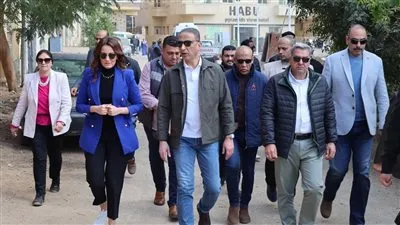 محافظ الجيزة يتفقد منطقة نزلة السمان لمتابعة مشروعات التطوير ورفع الكفاءة بالمناطق المحيطة بالأهرامات