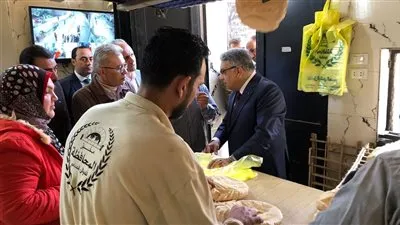 محافظ الدقهلية يتفقد مخبز المحافظة لمتابعة انتظام صرف الخبز وجودته والالتزام بالمواصفات 