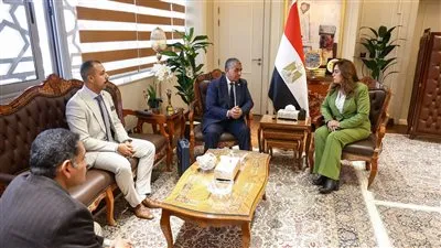 وزيرة التنمية المحلية والبيئة تبحث مع الهيئة للتصنيع مشروعات البنية التحتية لمنظومة المخلفات الصلبة 