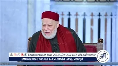 علي جمعة يكشف حكم الصلاة خلف التلفزيون أو الراديو(فيديو)