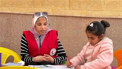 الهلال الأحمر يعزز مد غزة بمواد غذائية ومستلزمات شتوية ويستقبل الدفعة الـ 19 من المصابين