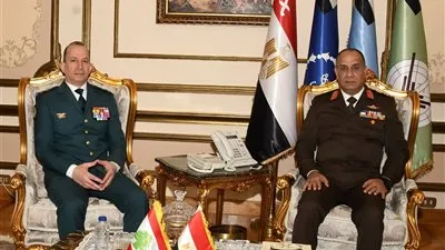 الفريق أشرف سالم زاهر القائد العام للقوات المسلحة وزير الدفاع والإنتاج الحربى يلتقى قائد الجيش اللبنانى