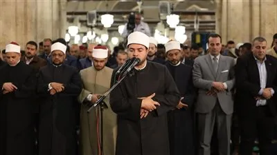 بروايات حفص وقنبل وخلف والدوري.. الأزهر يعمر بالمصلين في صلاتي العشاء والتراويح