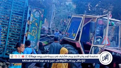 انقلاب مقطورة جرار زراعي محملة ببنجر السكر في الفيوم بسبب حفرة بالطريق