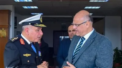 محافظ الإسكندرية يبحث سبل التعاون مع قائد القوات البحرية