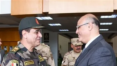 قائد المنطقة الشمالية العسكرية يهنئ محافظ الإسكندرية بتوليه مهام منصبه