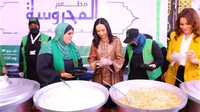 وزيرة التضامن الاجتماعي تطلع على خدمات وحدة إطعام الحاجة عزيزة لجمعية 