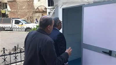 محافظ الدقهلية يتفقد تركيب دورات المياه الجديدة بشارع السكة الجديدة بحي غرب ويوجه بتعميمها بالمناطق الحيوية