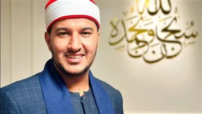 وزير الأوقاف يهنئ ابن دولة التلاوة لفوزة 