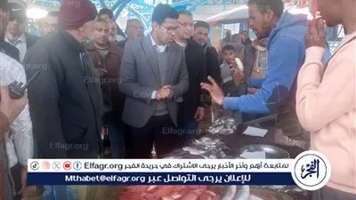 نائب محافظ مطروح يتابع انتظام العمل بسوق مطروح العمومي ويطمئن على إعلان الأسعار وتوافر السلع