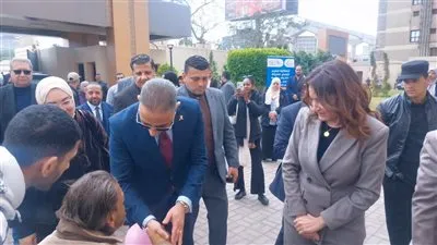 محافظ الجيزة يسلّم 27 كرسيًا متحركًا وأجهزة تعويضية لذوي الهمم بالتعاون مع مؤسسة «صنّاع الخير»