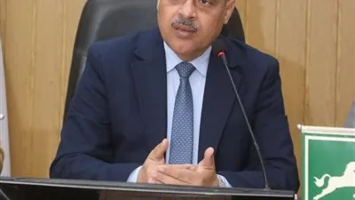 محافظ الشرقية يصدر 23 قرارًا تأديبيا لـ 81 من العاملين المقصرين في العمل بالجهاز الإداري للدولة بعدة مراكز