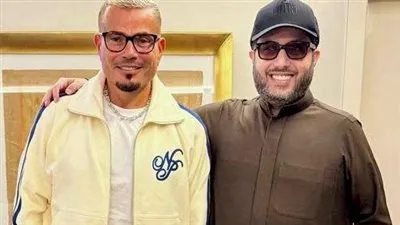 المستشار تركي آل الشيخ يزور عمرو دياب في منزله