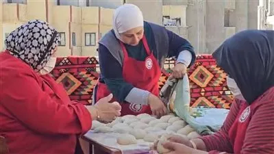 من القاهرة للعريش.. شيفات «المطبخ الإنساني» يبدعن في طهي الطعام لإفطار الصائمين على موائد «هلال الخير»
