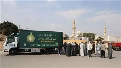 الأوقاف وبيت الزكاة والصدقات: يوزعون 1000كرتونة مواد غذائية من مسجد السيدة نفيسة