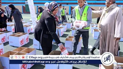 محافظ سوهاج ينيب رئيس مركز ومدينة سوهاج لتوزيع 1500 كرتونة مواد غذائية للأسر الأولى بالرعاية