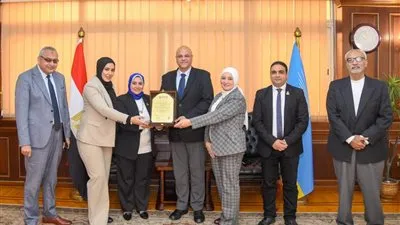 محافظة الإسكندرية تتسلم شهادة 