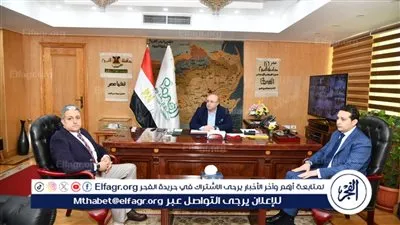 محافظ الفيوم يناقش محاور استراتيجية التأهيل والتدريب والمسارات الوظيفية لقيادات الإدارة المحلية بالمحافظة