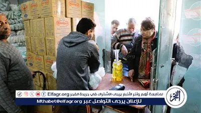 استجابةً لشكاوى المواطنين من التزاحم.. محافظ المنيا يتابع صرف المنحة التموينية ويتدخل ميدانيًا لتيسير الخدمة