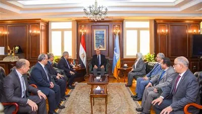 محافظ الإسكندرية يستقبل رئيس جامعة برج العرب التكنولوجية لتعزيز التعاون في التعليم الفني والتطبيقي