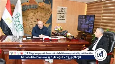 محافظ الفيوم يناقش مع رئيس فرع جهاز المشروعات خطط دعم برامج التنمية المحلية ومشروعات البنية الأساسية 