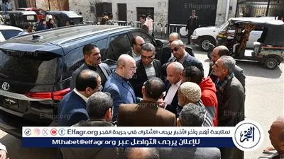 محافظ الفيوم يتفقد سير العمل بالمركز التكنولوجي بإطساو يناقش المترددين حول مستوى الخدمات