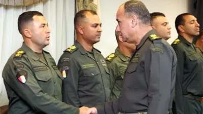 وزير الدفاع والإنتاج الحربى يلتقى عددًا من قادة الوحدات والوحدات الفرعية بالجيشين الثانى والثالث الميدانيين