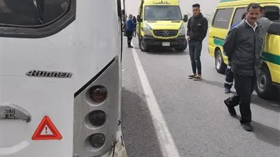 إصابة 11 شخصًا في انقلاب ميكروباص على طريق شبرا – بنها الحر أمام بوابات الرسوم