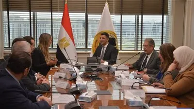 وزير الصناعة يستعرض مع «مرسيدس-بنز إيجيبت» فرص توطين صناعة السيارات وتعميق المكون المحلي