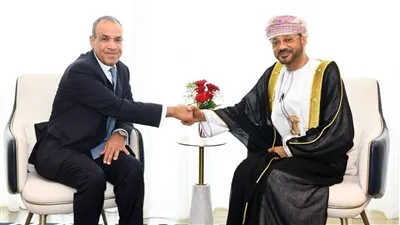 وزير الخارجية يلتقى مع نظيره العُماني فى مسقط ويتناول مسار التصعيد العسكري الراهن وسبل خفضه 
