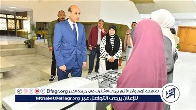 محافظ أسيوط يشهد تسليم جهاز عروسة لفتاه يتيمة وكراسي كهربائية متحركة وسرير متكامل للأسر الأولى بالرعاية 