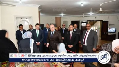 محافظ الفيوم يشارك المسنين احتفالهم بعيد الفطر المبارك