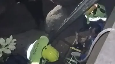 إنقاذ شخص سقط من أعلى سور كورنيش ترعة الإسماعيلية بالمطرية