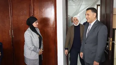 محافظ القليوبية يتفقد إدارات ديوان عام المحافظة ويهنئ العاملين بعيد الفطر المبارك