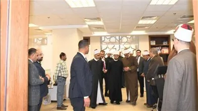 وزير الأوقاف يتفقد انتظام العمل بالديوان العام ويهنئ العاملين بعيد الفطر المبارك