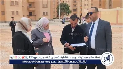 فريق من النيابة الإدارية يعاين موقع حادث سقوط طفل فى موقع حفر تحت الإنشاء بأسيوط الجديدة