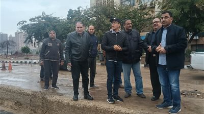 رئيس جامعة بنها يتفقد المنشآت الجامعية ويعلق الدراسة بسبب سوء الأحوال الجوية