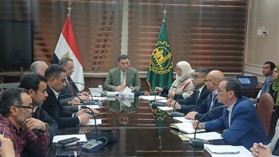 محافظ القليوبية يترأس اجتماعًا لتنظيم الإعلانات وتعظيم موارد المحافظة