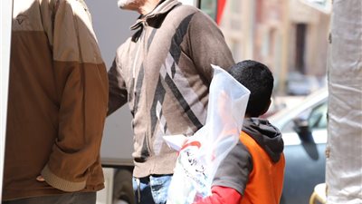 الهلال الأحمر المصري يُطلق قوافل طبية شاملة لتقديم الرعاية الصحية للأهالي بـ 5 محافظات