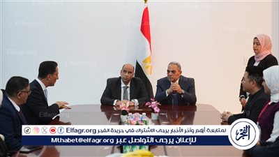 وزير العمل يختتم جولته بالإسماعيلية بزيارة شركة هواهونج للملابس الجاهزة ويلتقي عددًا من المستثمرين المصريين والأجانب
