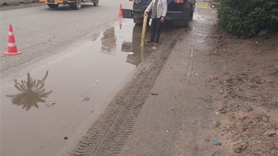 فرق الطوارئ بالقليوبية تواصل العمل لرفع مياه الأمطار دون توقف