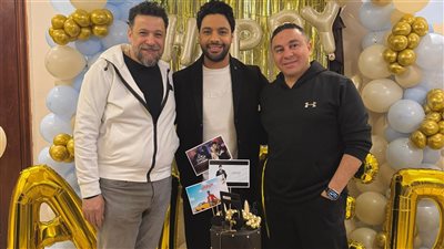 فرح الموجي تفاجئ أحمد جمال بعيد ميلاده الأول بعد الزواج بحضور نجوم الغناء