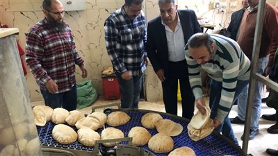 محافظ الدقهلية يتفقد مخبز المحافظة لمتابعة انتظام صرف الخبز والالتزام بالأوزان والجودة 